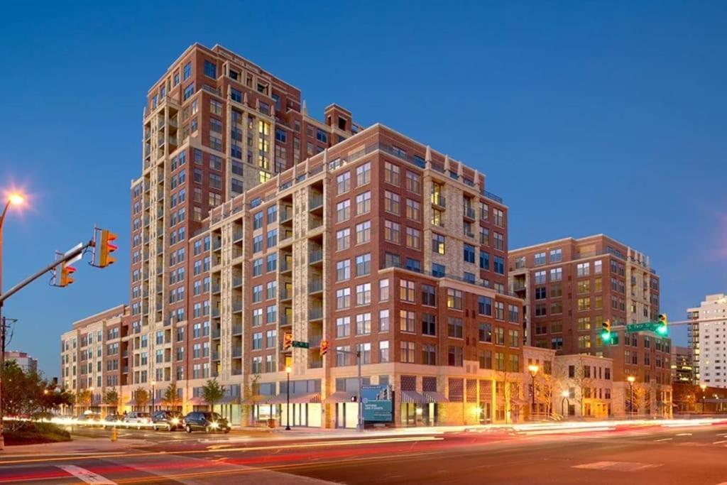 Upscale Comfort Next To Metro And Dining Arlington Exterior foto