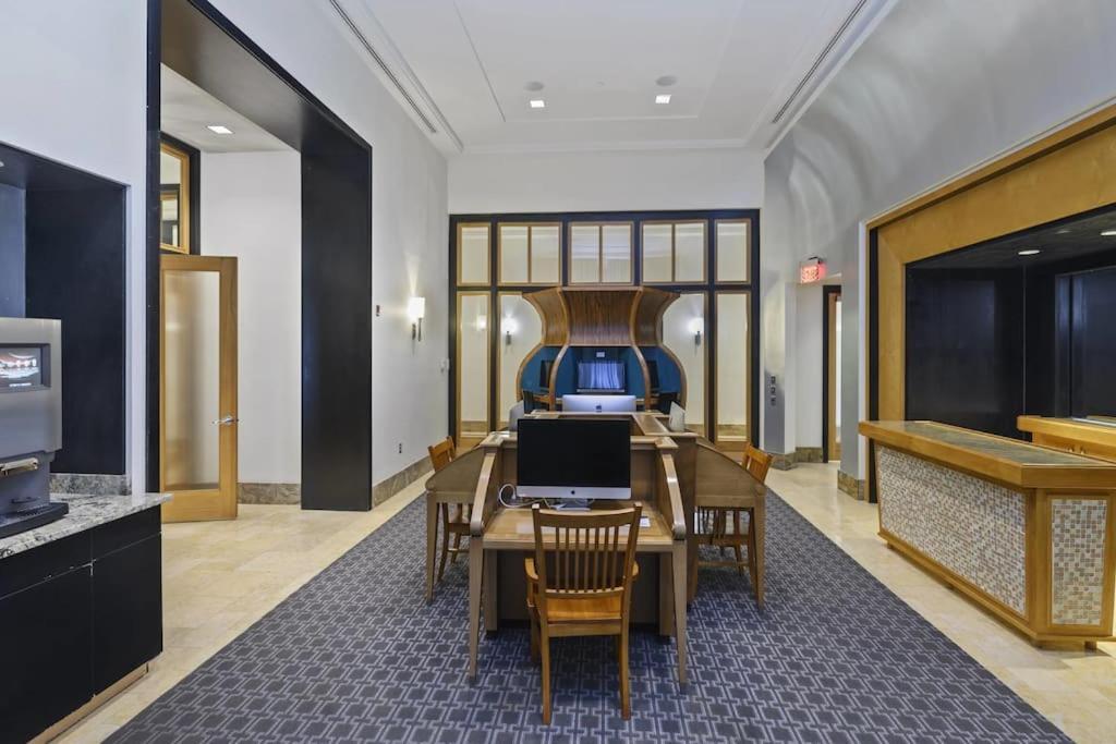 Upscale Comfort Next To Metro And Dining Arlington Exterior foto