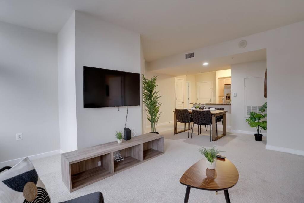 Upscale Comfort Next To Metro And Dining Arlington Exterior foto