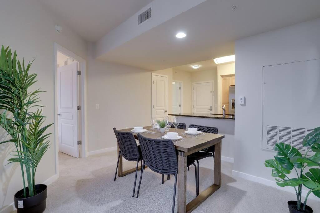 Upscale Comfort Next To Metro And Dining Arlington Exterior foto