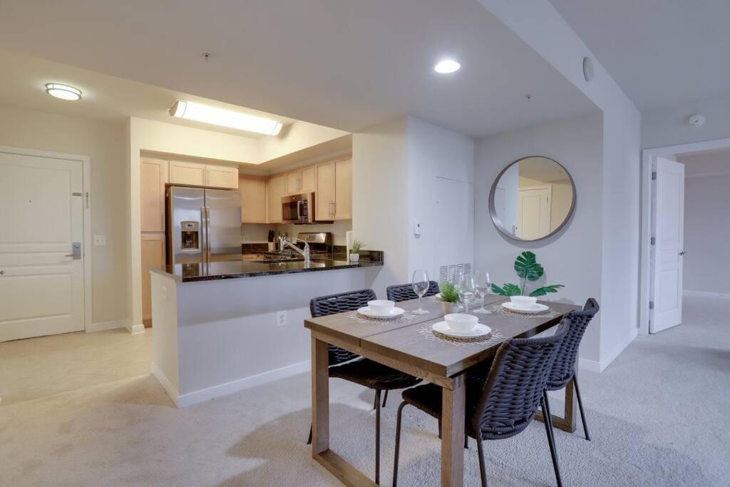 Upscale Comfort Next To Metro And Dining Arlington Exterior foto